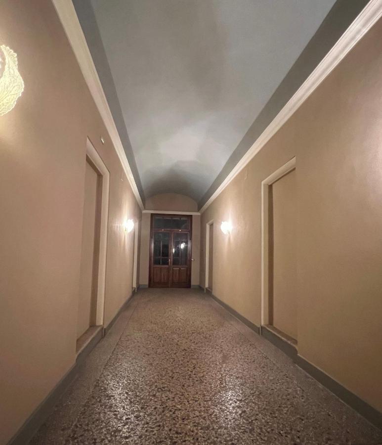 Grande Stanza Matrimoniale In Palazzo Signorile Mirandola Exterior photo